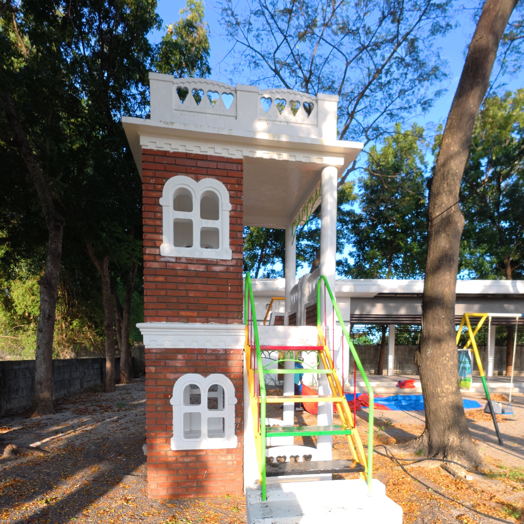 Restored brick and white concrete playhouse after a low-pressure softwash treatment by Tingkad Softwash.